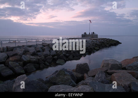 Die Mole in Warnemünde (Deutschland). Stockfoto