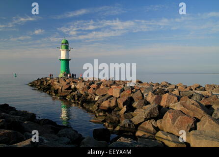 Die Mole in Warnemünde (Deutschland). Stockfoto