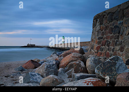 Die Mole in Warnemünde (Deutschland). Stockfoto