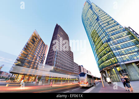 Deutschland, Berlin: Moderne Architektur am Potsdamer Platz im Morgengrauen Stockfoto