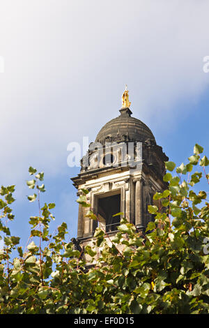 Turm der Kirche des Kreuzes in Dresden. Stockfoto