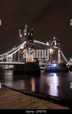 Tower Bridge bei Nacht. London, Großbritannien Stockfoto