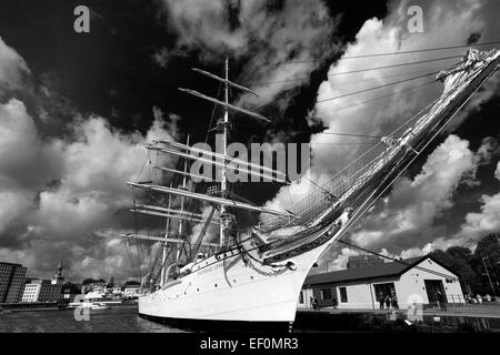 Der Statsraad Lehmkuhl Großsegler im Vagen, UNESCO-Weltkulturerbe, Stadt Bergen, Hordaland, Norwegen, Scandinavia Europa Stockfoto