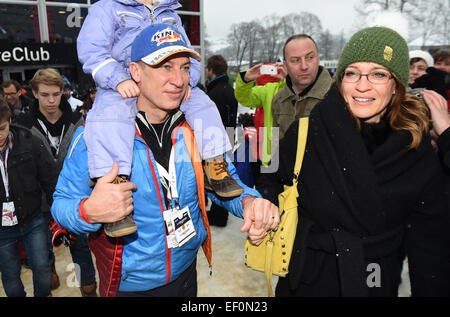 Kitzbüheler, Österreich. 24. Januar 2015. Schauspieler Tobias Moretti und seiner Frau Julia besuchen das Hahnenkamm-Rennen in Kitzbüheler, Österreich, 24. Januar 2015. Anlässlich der jährlichen Hahnenkamm-Rennen Stars treffen sich in der renommierten Ski-Hauptstadt. Foto: FELIX HOERHAGER/Dpa/Alamy Live News Stockfoto