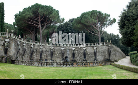 Wand mit Musen Pegasus Brunnen Villa Lante Italien Stockfoto