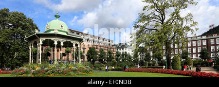 Musikpavillon in Festplassen Gärten, Stadt Bergen, Hordaland Region, Norwegen, Skandinavien, Europa. Stockfoto