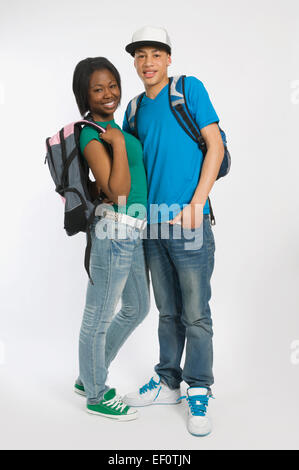 Teenager-paar stehen nah beieinander Stockfoto