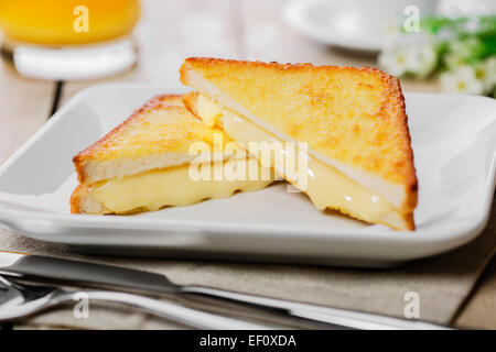 gebratenen Toast Sandwich mit mozzarella Stockfoto