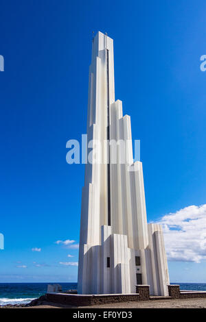 Leuchtturm Faro de Punta del Hidalgo am Ufer des Atlantischen Ozeans auf der Insel Teneriffa Stockfoto