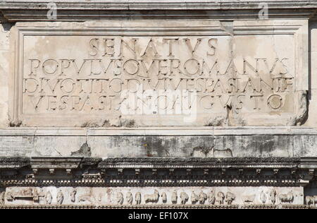 Wichtigste Inschrift in der Titus-Bogen. Rom, Italien Stockfoto