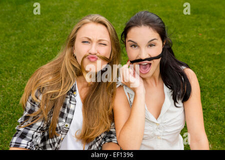 Outdoor Portrait eine glückliche Jugendliche lustige Grimassen Stockfoto