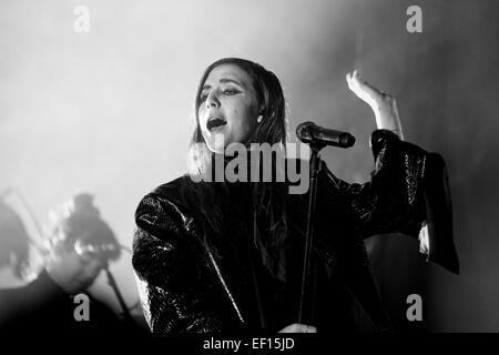 BARCELONA - 14 JUN: Lykke Li (Sängerin und Songwriterin aus Schweden) führt auf Sonar Festival am 14. Juni 2014 in Barcelona, Spanien Stockfoto