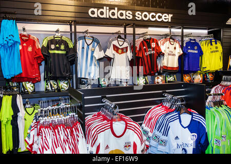 Orlando Florida, Lake Buena Vista, Downtown Disney Springs, Shopping Shopper Shopper Shop Shops Markt Märkte Marktplatz Kauf Verkauf, Einzelhandelsgeschäfte Stockfoto