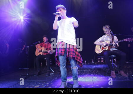 02 Academy, London, UK. 24. Januar 2015. Stereo-Tritte waren Finalist in der 2014-X Factor-TV-Talent-Show immer gebootet werden nach dem Ausscheiden in Woche 8 gegen Lauren Platt.  Die Band Platz 5 in den Wettbewerb insgesamt.  Im Bild live auf der Bühne. Bildnachweis: David Lager/Alamy Live-Nachrichten Stockfoto