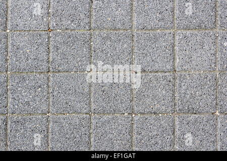 grauer Asphalt Fliesen Textur auf städtischen Fußgängerweg Stockfoto