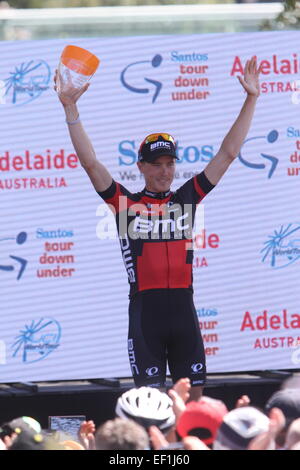 Adelaide, Australien. 25. Januar 2015. Rohan Dennis des BMC Racing Teams war der Gesamtsieger des Nachwuchsfahrers Trikots der 2015 Santos Tour Down Under am 25. Januar 2015 in Adelaide, Australien. Bildnachweis: Peter Mundy/Alamy Live-Nachrichten Stockfoto