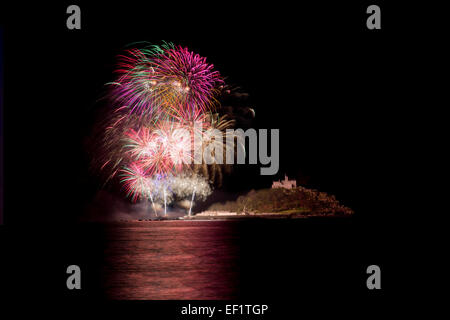 St. Michaels Mount; Am Abend; Feuerwerk; Cornwall; UK Stockfoto