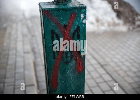 Anti-Ukraine Graffiti ist überall in Donetsk, Ukraine, 21. Januar 2015. Der Hass auf die ukrainische Regierung ist spürbar. Foto: James Sprankle/dpa Stockfoto