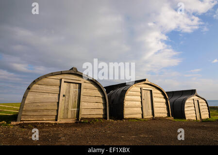 Umgedrehten Angelboote/Fischerboote verwendet als Lagerung Hütten, Holy Island, Lindisfarne, Northumberland, England Stockfoto