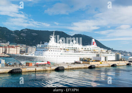 Fred Olsen Cruise Lines Kreuzfahrtschiff Boudicca, im Hafen von Gibraltar. Stockfoto