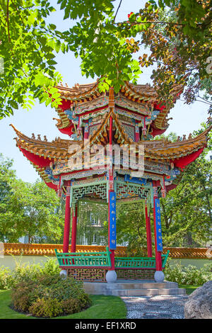 Traditionelle chinesische Garten mit Teich Stockfoto