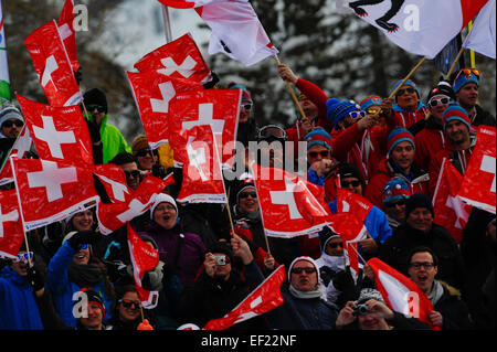 St. Moritz, Schweiz. 25. Januar 2015. Grauenvolle Fans während der Audi FIS Ski World Cup Damen Super-G in St. Moritz Stockfoto