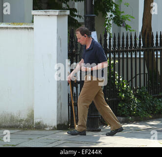Andrew Marr zu Fuß in Nord-London mit Hilfe von einen Spazierstock, durch einen Schlaganfall in 2013 Featuring: Andrew Marr Where: London, Vereinigtes Königreich bei: 23. Juli 2014 Stockfoto