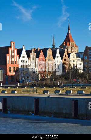 Blick auf historische Gebäude in Rostock Stockfoto
