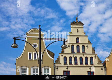 Historische Gebäude in Rostock (Deutschland). Stockfoto