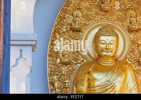 Goldene Buddha-Statue Battersea Park Peace Pagoda London England Europa Stockfoto