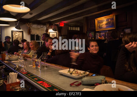 Kunden Essen im Purdy ist Landwirt und die Fische in North Salem, New York. Stockfoto