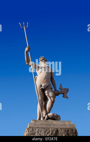 Neptun-Statue, Bristol Stadtzentrum, UK. Sonnigen blauen Himmel Stockfoto