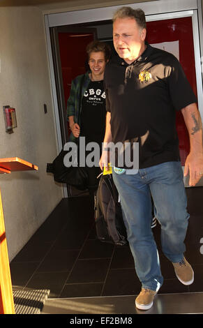 Australische pop-Punk Band 5 Sekunden des Sommers am Flughafen Los Angeles International (LAX kommen) Featuring: Luke Hemmings, 5 Sekunden Sommer wo: Los Angeles, California, Vereinigte Staaten von Amerika bei: 23. Juli 2014 Stockfoto