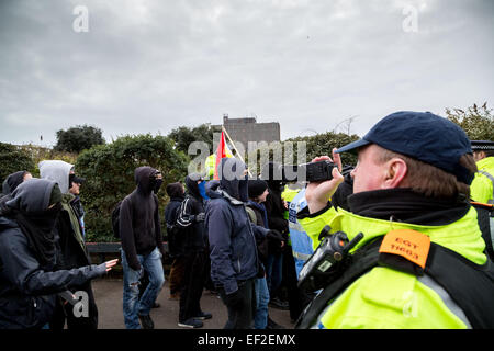 Kent, UK. 25. Januar 2015.  Rechtsextreme Protest gegen illegale Einwanderer in Dover Credit: Guy Corbishley/Alamy Live News Stockfoto