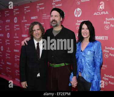 Park City, UT, USA. 24. Januar 2015. Brett Morgen, Krist Novoselic, Darbury Stenderu im Ankunftsbereich für KURT COBAIN: MONTAGE der Teufel Premiere auf 2015 Sundance Film Festival, The MARC, Park City, UT 24. Januar 2015. © James Atoa/Everett Collection/Alamy Live-Nachrichten Stockfoto