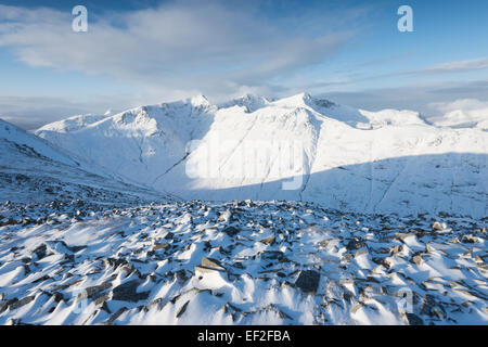 Schneebedeckte Bidean Nam Bian aus Buachaille Etive Beag, Glencoe, Schottisches Hochland, Schottland Stockfoto