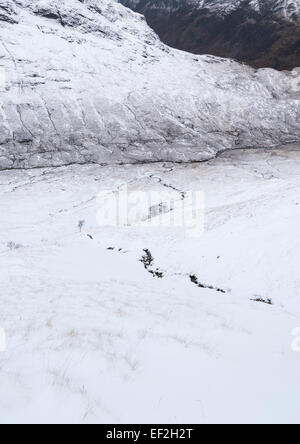 Blick vom Buachaille Etive Beag hinunter ins Lairig Eilde, Glencoe, Schottland Stockfoto