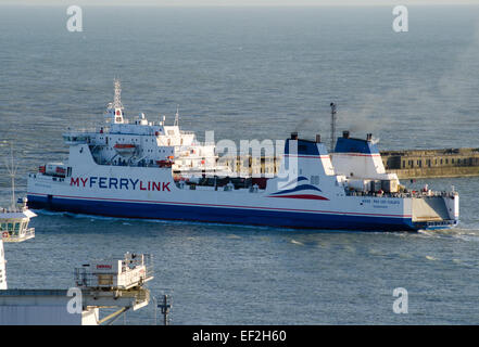 Mein Link Fähre Schiff MS Nord Pas De Calais verlassen des Hafens von Dover, Kent, UK. auf dem Weg für Calais. Stockfoto