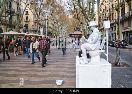 BARCELONA, Spanien - 20 Dez.: A Street-Artist führt bei Les Rambles Straße am 20. Dezember 2009 in Barcelona, Spanien. Stockfoto