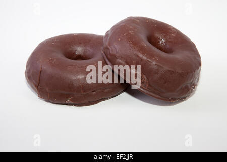 Schokolade hausgemachte Krapfen. Isoliert auf weißem Hintergrund Stockfoto