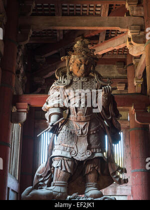 Komokuten, einer der beiden Wächter der Daibutsuden, im Tempel Tōdai-Ji, Nara Stockfoto