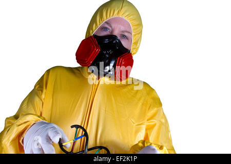 Frau im Schutzanzug mit Gasmaske und Schild Stockfoto