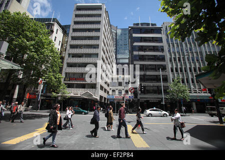 Fußgänger zu Fuß auf Queen Street, Auckland, Neuseeland Stockfoto