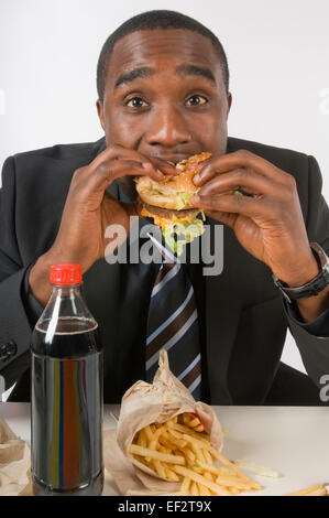 Geschäftsmann, einen Hamburger Essen Stockfoto