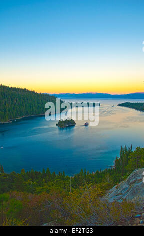 Sonnenuntergang am Emerald Bay am Lake Tahoe Stockfoto