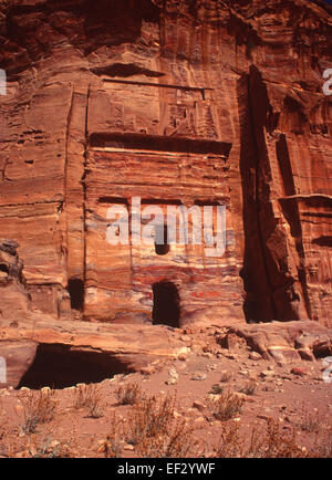 Außenansicht des Grabes Seide in Petra, Jordanien Stockfoto