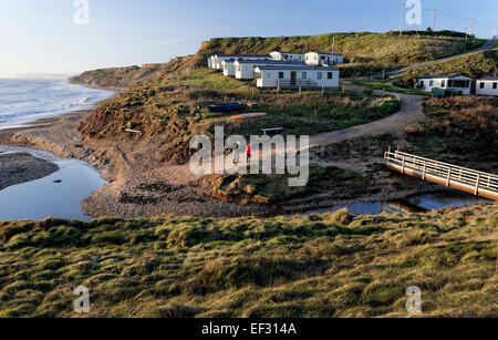 Grange Chine, Isle Of Wight, vermittelt Wasser Buddle Bach in der Nähe von Brighstone bis zum Meer neben Grange Farm und Urlaub Stellplatz Stockfoto