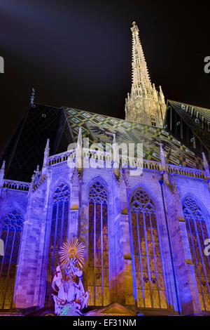 St.-Stephans Basilika mit Festbeleuchtung, Stephansplatz Quadrat, Bezirk Innere Stadt, Wien, Österreich Stockfoto