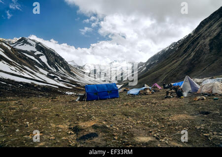 Hoch gelegenen Basislager im Himalaya-Gebirge in Nepal Stockfoto