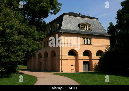 Das Reiten Haus im Park einer der Ilm. Es wurde 1715-1718 im Barockstil erbaut. Bis 1848 war es eine fürstliche Verwaltung und danach in städtischen Besitz. Foto: Klaus Nowottnick Datum: 26. Juli 2014 Stockfoto